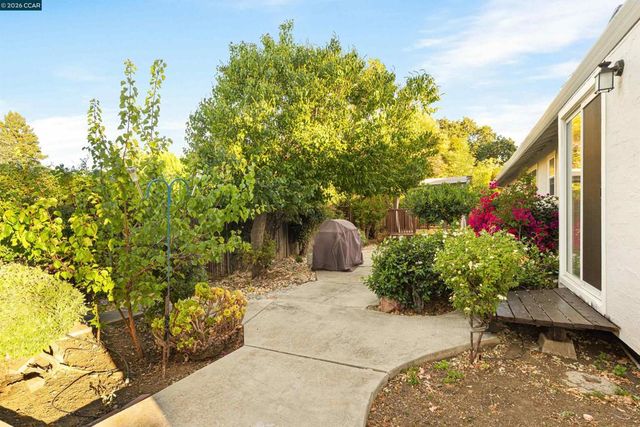 1694 Tammy Ln, Concord, CA 94519