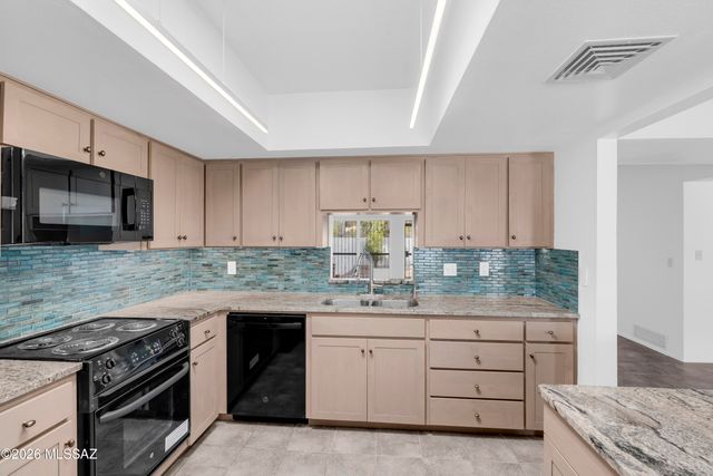 18 W Valle Place, Tucson, AZ 85737