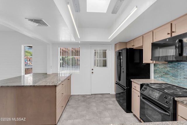 18 W Valle Place, Tucson, AZ 85737