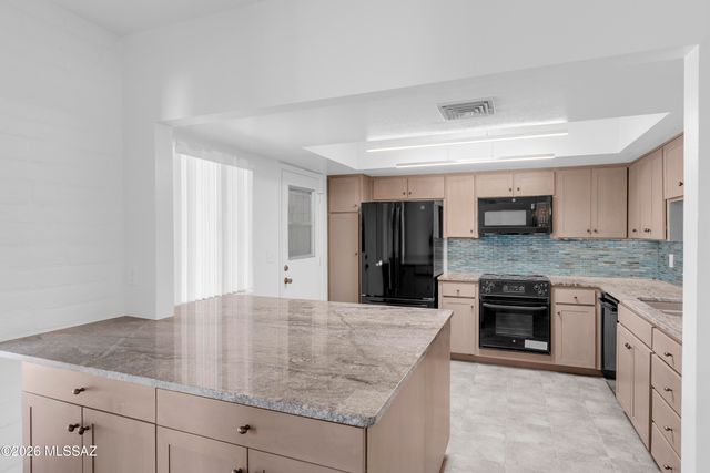 18 W Valle Place, Tucson, AZ 85737