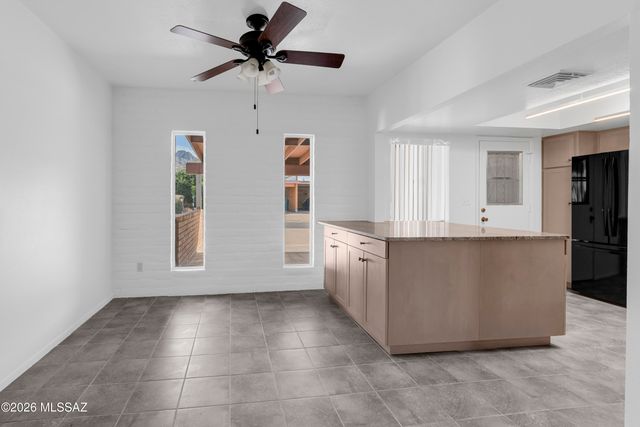 18 W Valle Place, Tucson, AZ 85737