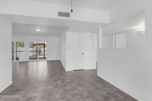 18 W Valle Place, Tucson, AZ 85737