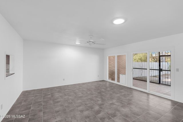 18 W Valle Place, Tucson, AZ 85737