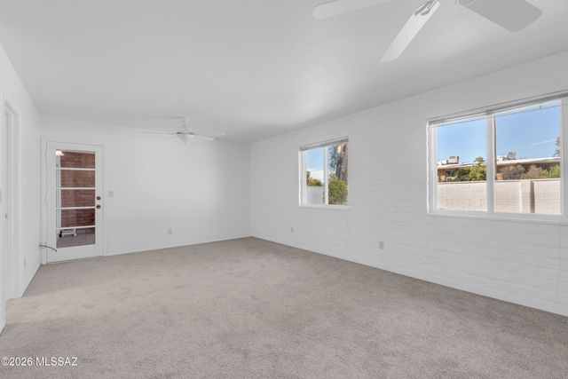 18 W Valle Place, Tucson, AZ 85737