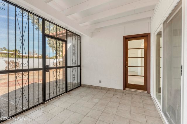 18 W Valle Place, Tucson, AZ 85737