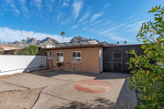 18 W Valle Place, Tucson, AZ 85737