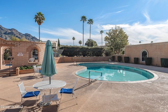 18 W Valle Place, Tucson, AZ 85737