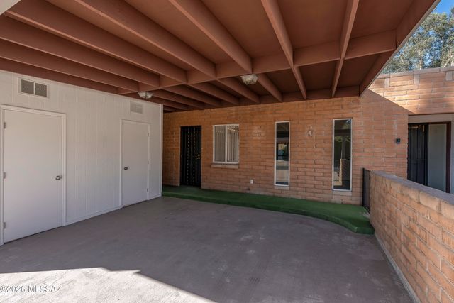 18 W Valle Place, Tucson, AZ 85737