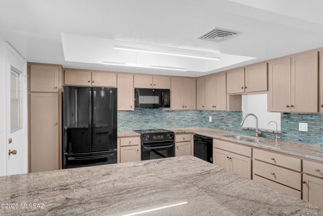 18 W Valle Place, Tucson, AZ 85737