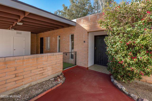 18 W Valle Place, Tucson, AZ 85737