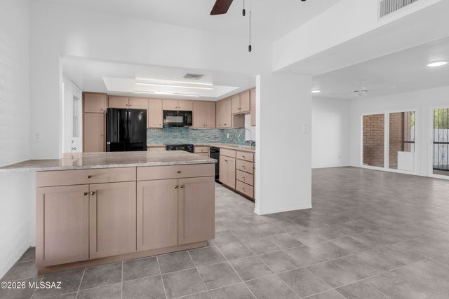 18 W Valle Place, Tucson, AZ 85737