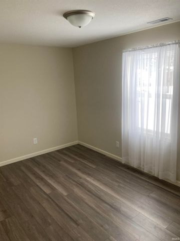 922 N 11TH Street, Decatur, IN 46733