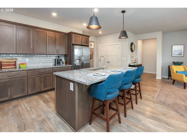 2432 W 15TH Ave, Junction City, OR 97448