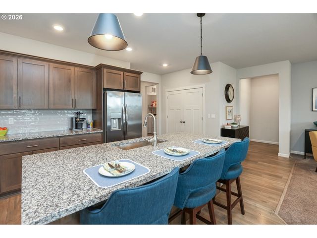 2432 W 15TH Ave, Junction City, OR 97448