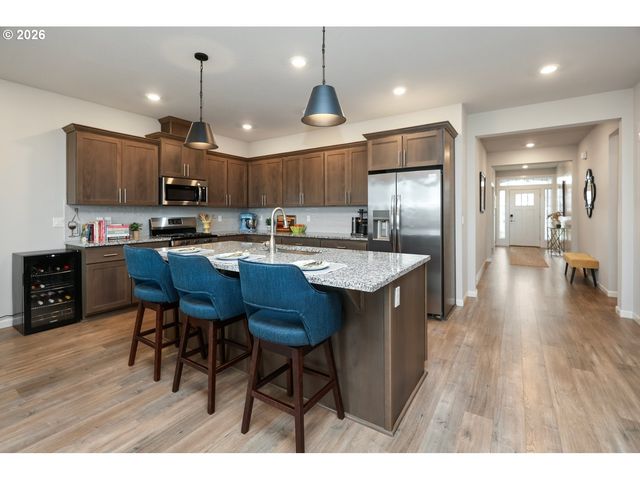 2432 W 15TH Ave, Junction City, OR 97448