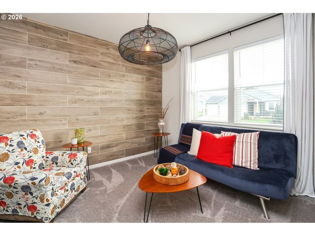 2432 W 15TH Ave, Junction City, OR 97448