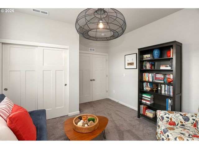 2432 W 15TH Ave, Junction City, OR 97448