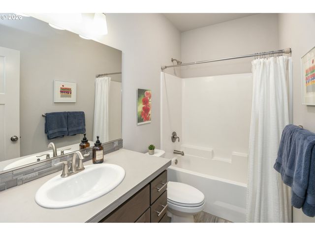 2432 W 15TH Ave, Junction City, OR 97448