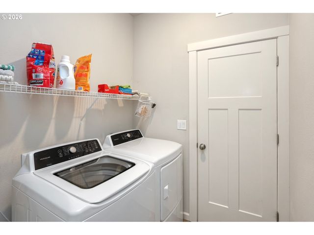 2432 W 15TH Ave, Junction City, OR 97448