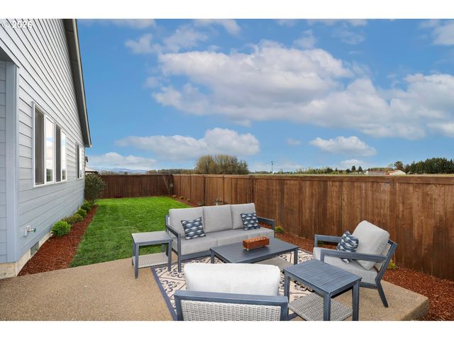 2432 W 15TH Ave, Junction City, OR 97448