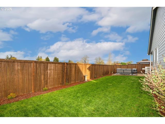 2432 W 15TH Ave, Junction City, OR 97448