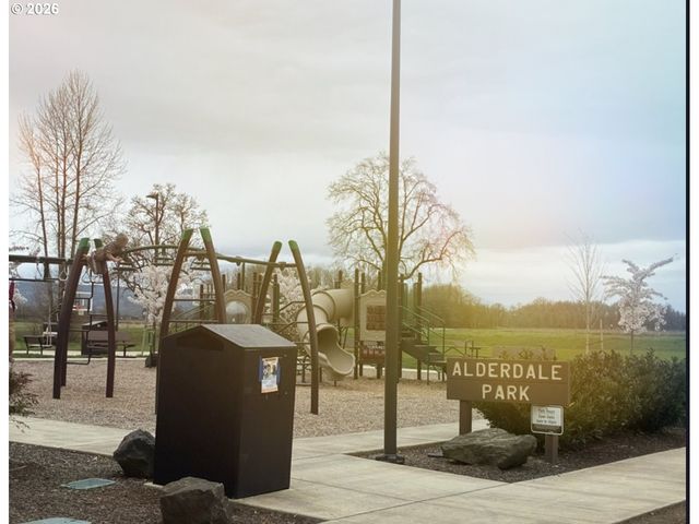 2432 W 15TH Ave, Junction City, OR 97448