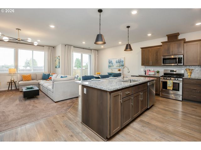 2432 W 15TH Ave, Junction City, OR 97448