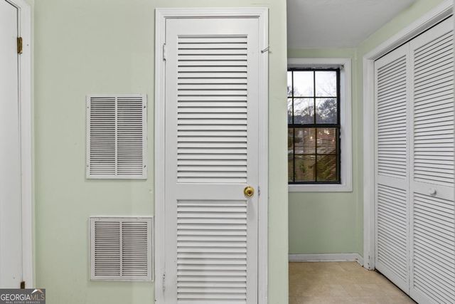 2220 Davis Oaks Court, Stone Mountain, GA 30087