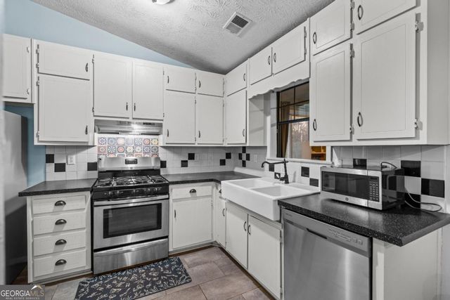 2220 Davis Oaks Court, Stone Mountain, GA 30087