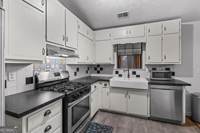 2220 Davis Oaks Court, Stone Mountain, GA 30087