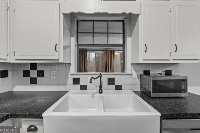 2220 Davis Oaks Court, Stone Mountain, GA 30087