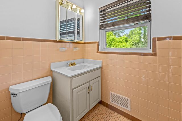 1106 Richardson Road, Tallahassee, FL 32301