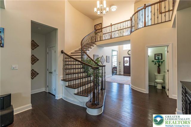 62 Surrey Drive, Palmer Twp, PA 18045