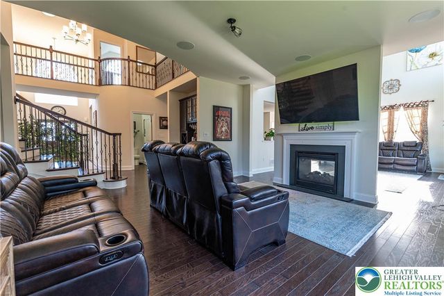 62 Surrey Drive, Palmer Twp, PA 18045