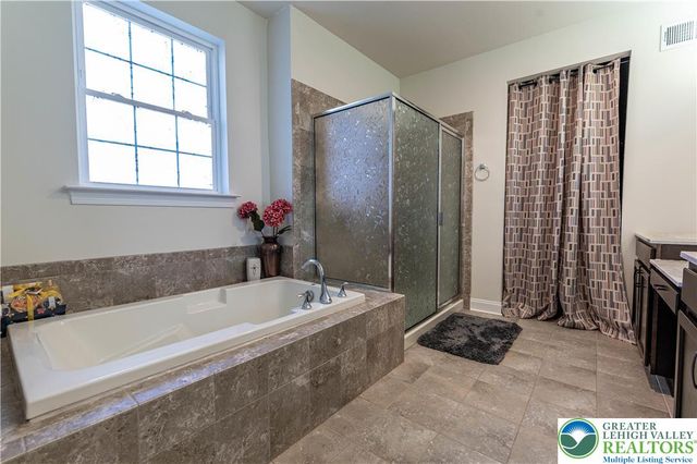 62 Surrey Drive, Palmer Twp, PA 18045