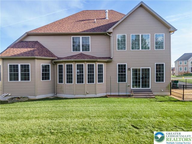62 Surrey Drive, Palmer Twp, PA 18045