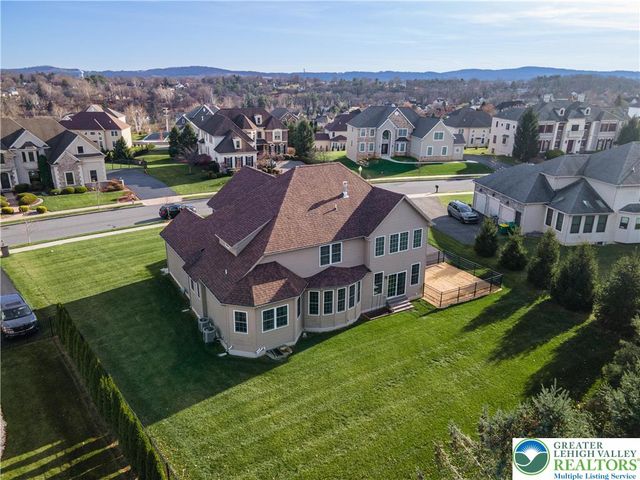 62 Surrey Drive, Palmer Twp, PA 18045