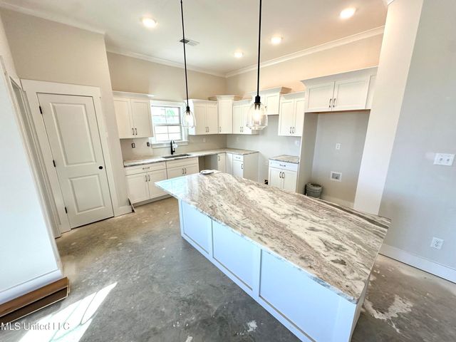 2945 Molly Cove, Nesbit, MS 38651