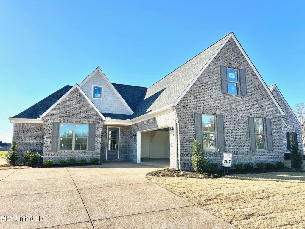 2945 Molly Cove, Nesbit, MS 38651