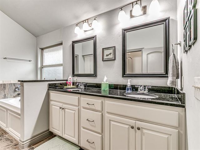 8313 NW 141st Circle, Oklahoma City, OK 73142