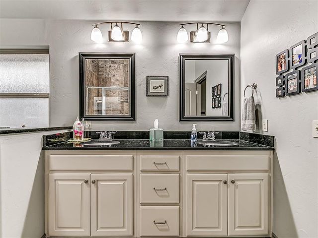 8313 NW 141st Circle, Oklahoma City, OK 73142