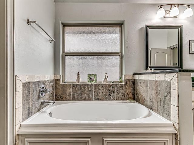 8313 NW 141st Circle, Oklahoma City, OK 73142
