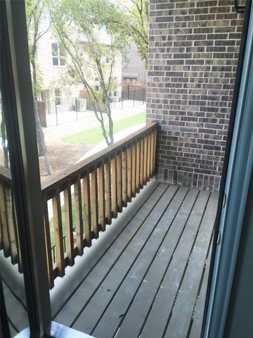 559 Waterloo Drive, Lewisville, TX 75067