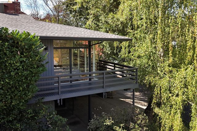 1791 Indian Way, Oakland, CA 94611
