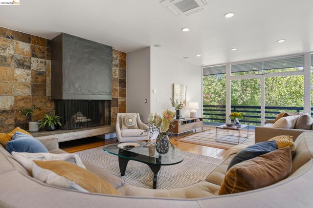 1791 Indian Way, Oakland, CA 94611
