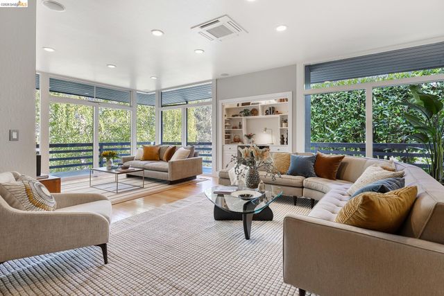 1791 Indian Way, Oakland, CA 94611