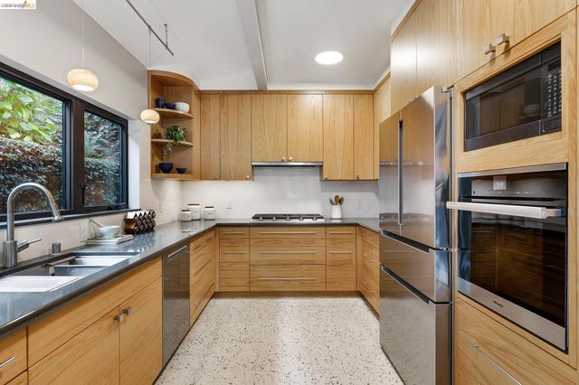 1791 Indian Way, Oakland, CA 94611