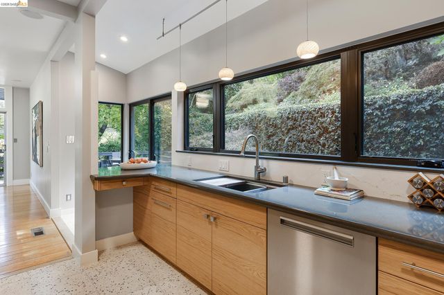 1791 Indian Way, Oakland, CA 94611