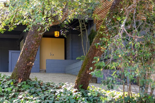 1791 Indian Way, Oakland, CA 94611