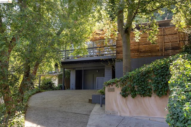 1791 Indian Way, Oakland, CA 94611